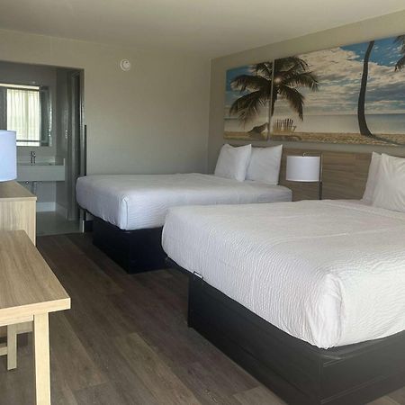 Days Inn By Wyndham Форт Майерс Екстериор снимка