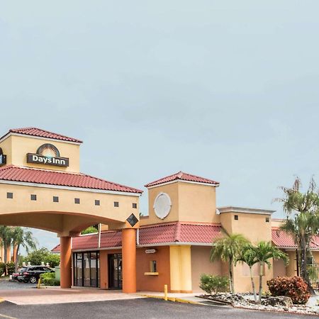 Days Inn By Wyndham Форт Майерс Екстериор снимка