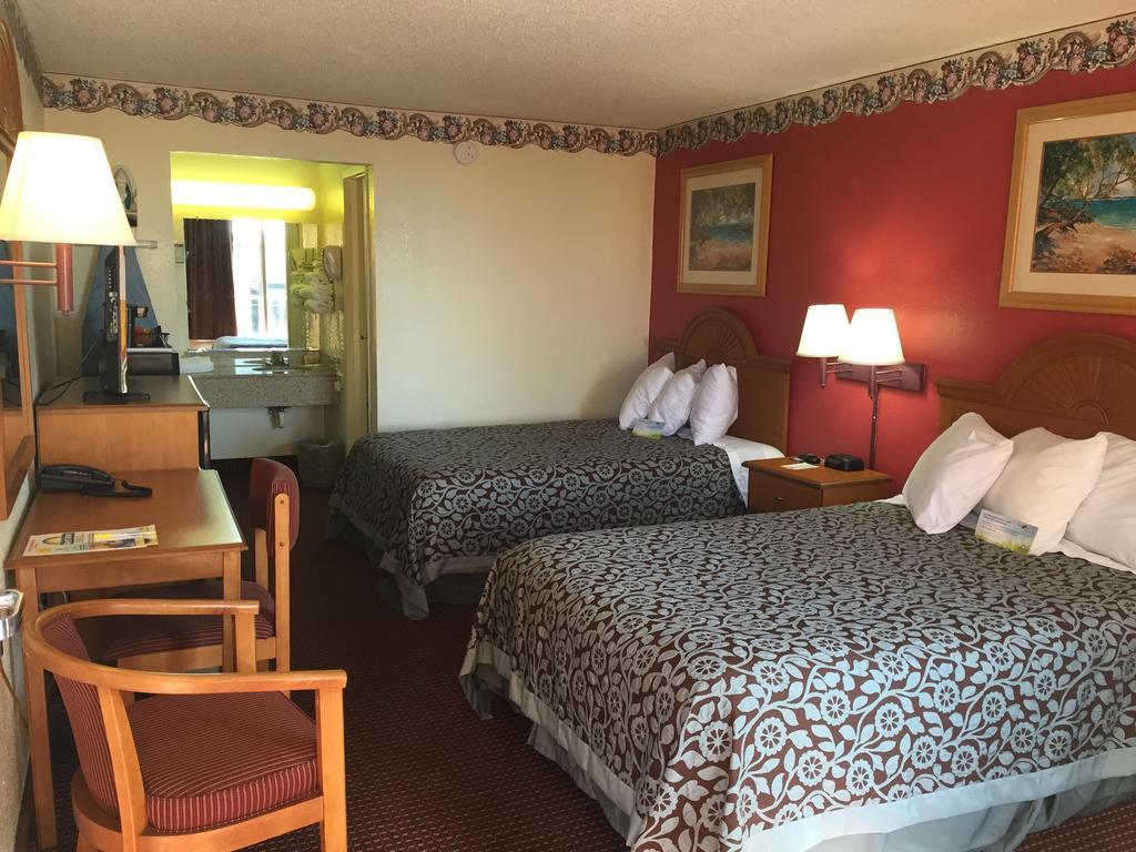 Days Inn By Wyndham Форт Майерс Екстериор снимка