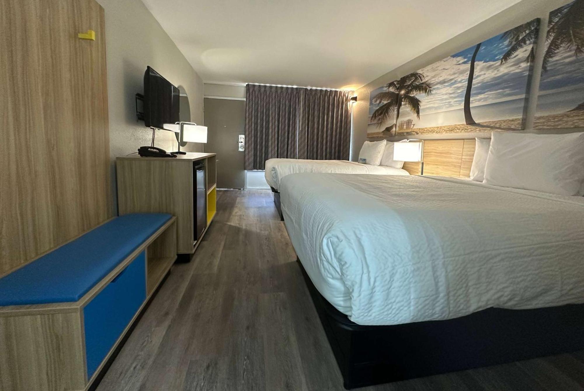 Days Inn By Wyndham Форт Майерс Екстериор снимка
