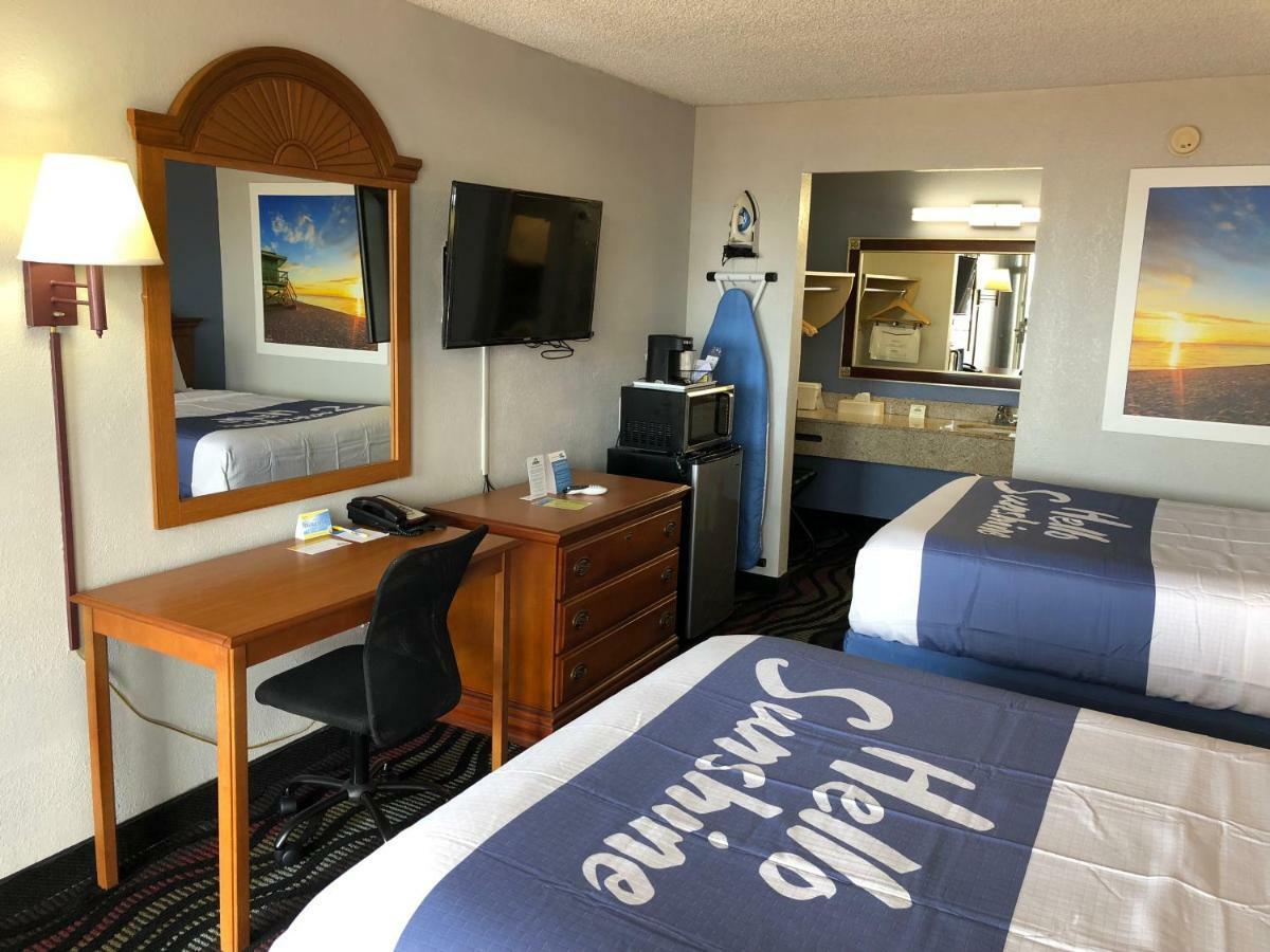 Days Inn By Wyndham Форт Майерс Екстериор снимка